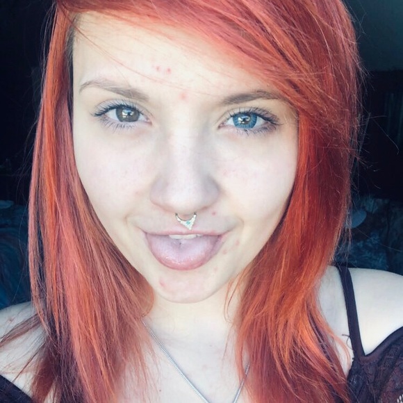 Welcome to my Closet :) - Picture 3 of 4